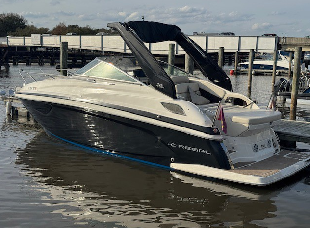 2023 Regal 28 Express Cruiser
